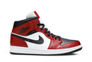 Tênis Nike Air Jordan 1 Mid Chicago Black Toe Vermelho/Preto