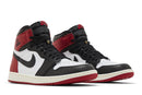 Tenis Nike Air Jordan 1 Retro High OG Black Toe Reimagined Vermelho