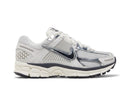 Tênis Nike Zoom Vomero 5 Photon Dust Metallic Silver Cinza
