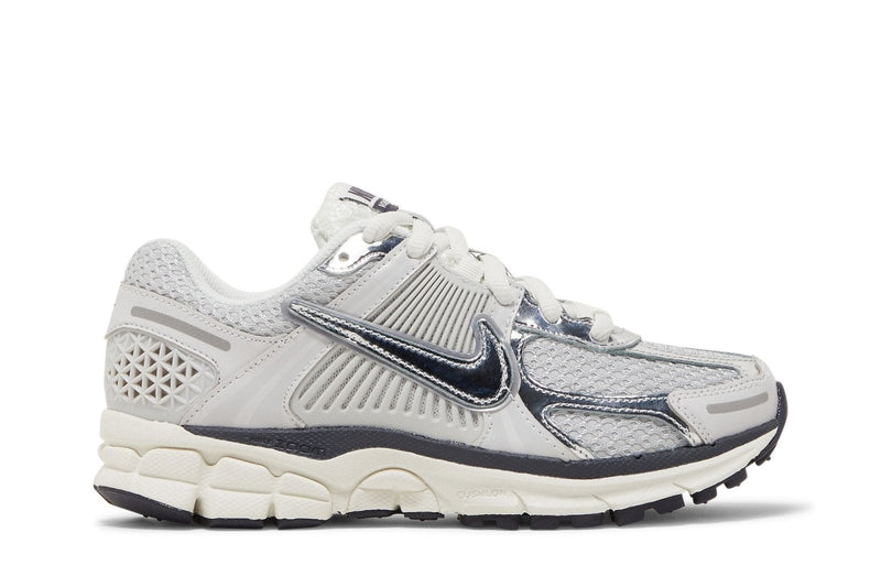 Tênis Nike Zoom Vomero 5 Photon Dust Metallic Silver Cinza