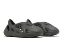 Tênis Yeezy Foam Runner Carbon Preto